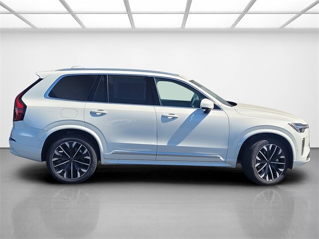 2025 Volvo XC90 T8 Plus photo 3