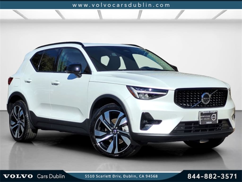 Certified 2025 Volvo XC40 B5 Plus Dark Theme SUV