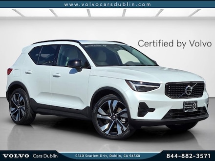 2024 Volvo XC40 B5 Plus Dark Theme SUV