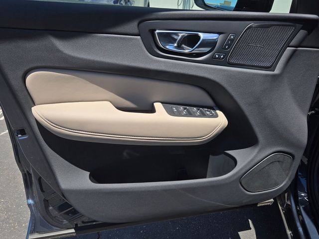 2026 Volvo XC60 Plus - Photo 10