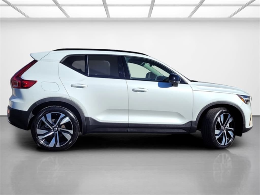 Certified 2025 Volvo XC40 B5 Plus Dark Theme SUV