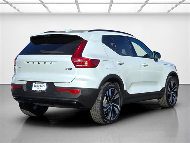 2025 Volvo XC40 Plus photo 3