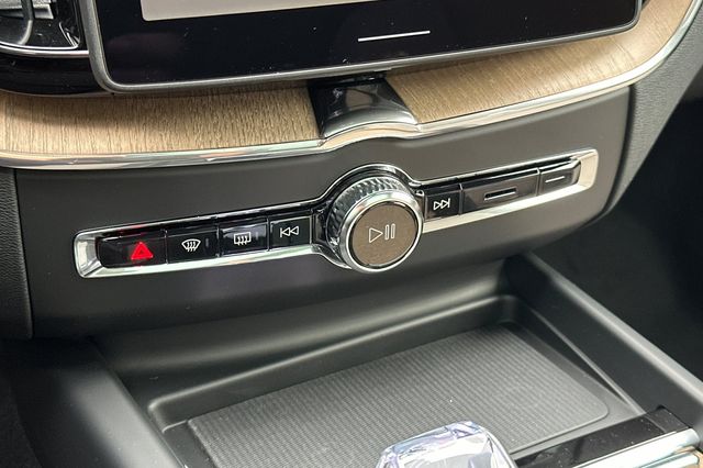2026 Volvo XC60 Plus - Photo 20