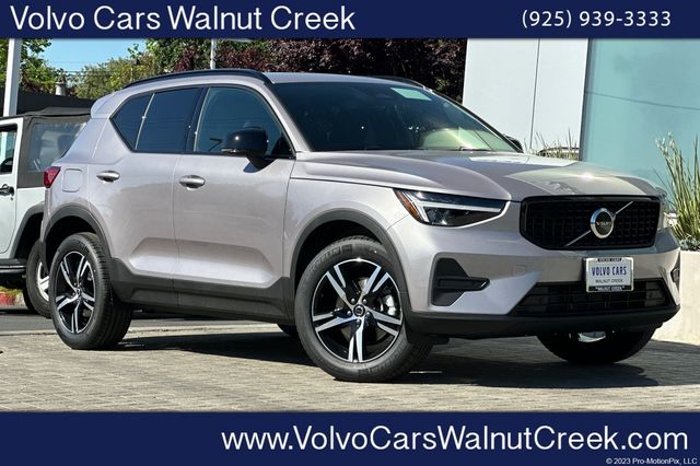 2026 Volvo XC40 B5 Core Dark AWD's photo