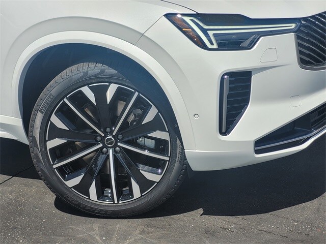 2025 Volvo XC90 T8 photo 3