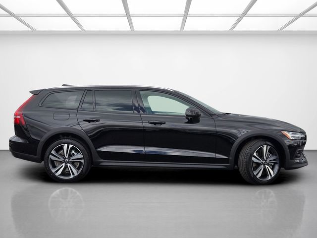 2026 Volvo V60 Cross Country Plus - Photo 3