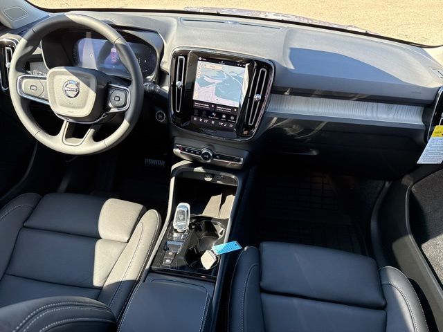 2026 Volvo XC40 Plus - Photo 15