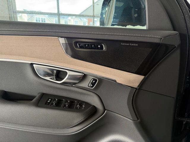 2026 Volvo XC90 Plus - Photo 17