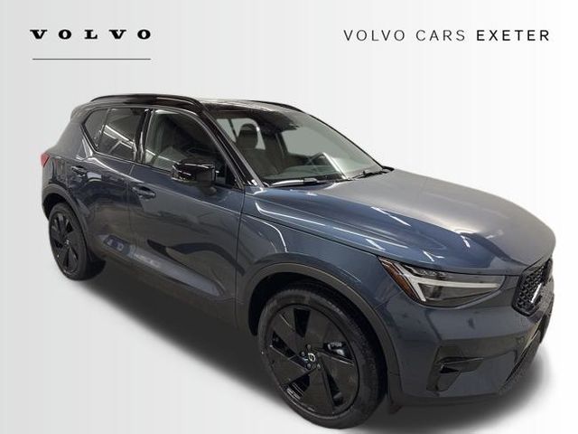 2026 Volvo XC40 photo 2