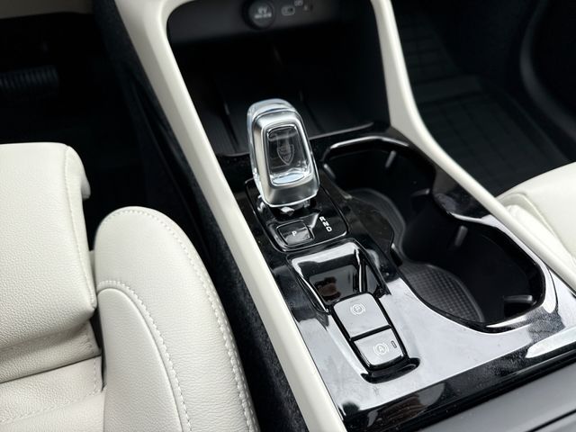 2026 Volvo XC40 Ultra - Photo 22