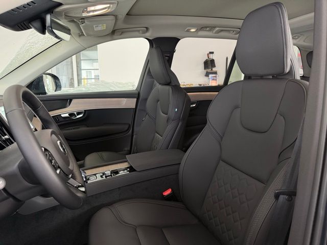 2026 Volvo XC90 Plus - Photo 16