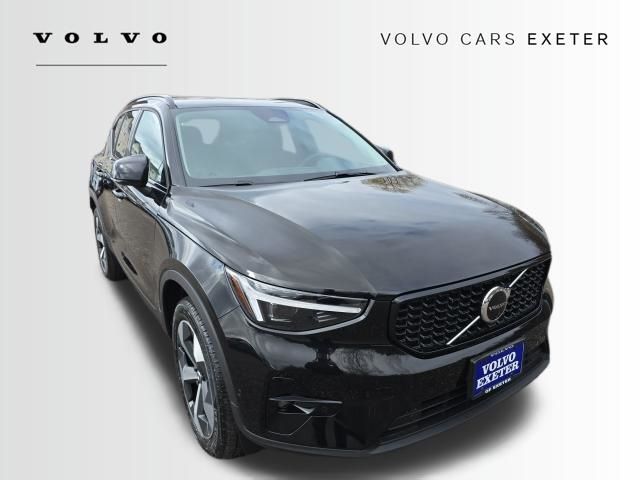 Onyx Black 2026 Volvo XC40 B5 Plus AWD SUV / Crossover All-Wheel Drive 8-Speed Automatic