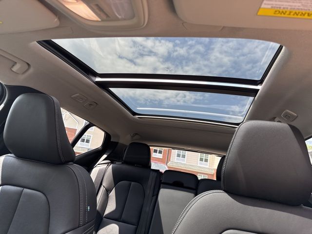 2026 Volvo XC40 Plus - Photo 13