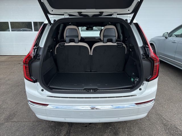 2026 Volvo XC90 Plus - Photo 14