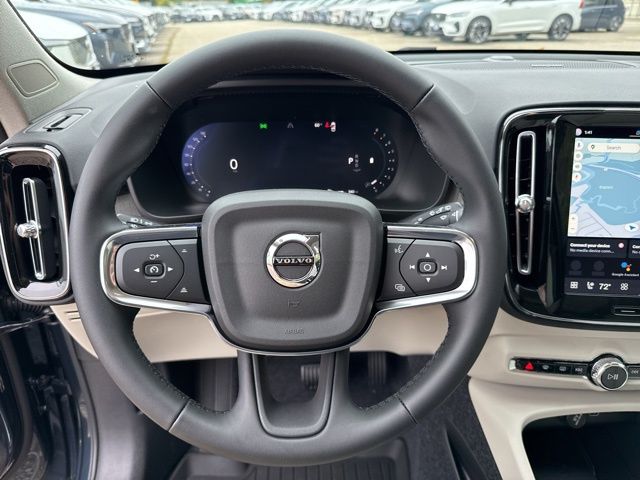 2026 Volvo XC40 photo 2