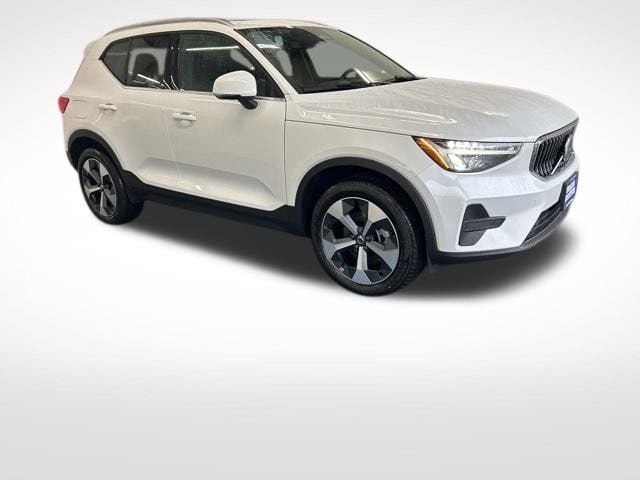 2025 Volvo XC40 B5 Core Bright Theme SUV I-4 cyl All-Wheel Drive