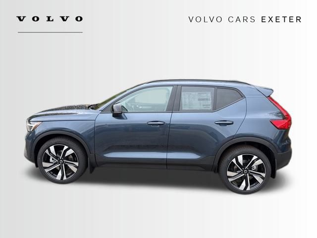 2026 Volvo XC40 photo 3