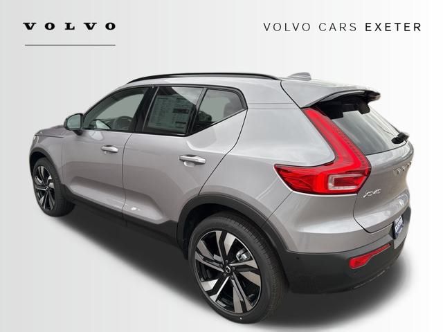 2026 Volvo XC40 Plus photo 3