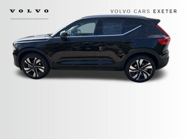 2025 Volvo XC40 Plus photo 2