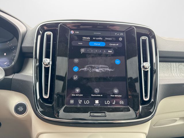 2026 Volvo XC40 Ultra - Photo 17