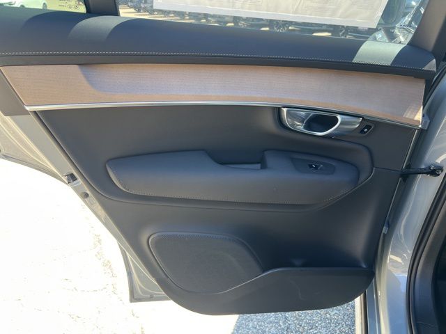 2026 Volvo XC90 Plus - Photo 21