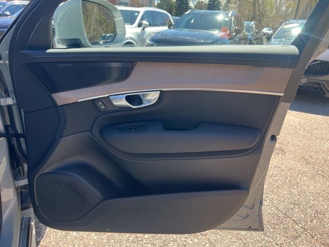 2026 Volvo XC90 Plus - Photo 14