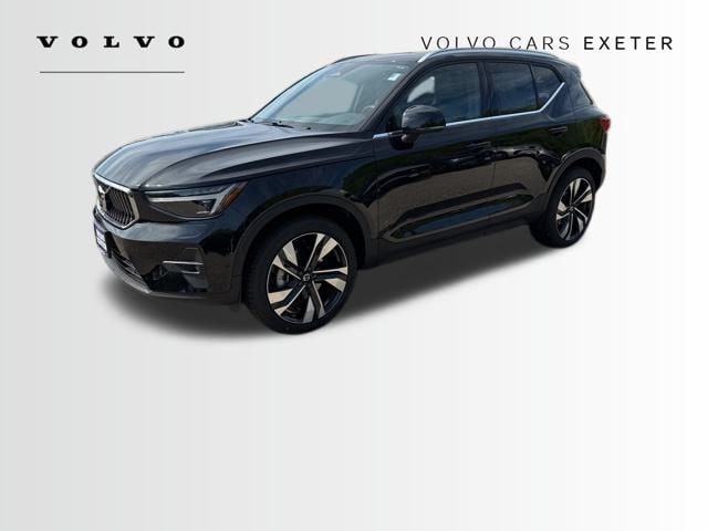 2025 Volvo XC40 B5 Plus Bright Theme