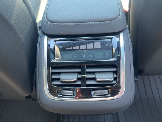 2026 Volvo XC90 Plus - Photo 18