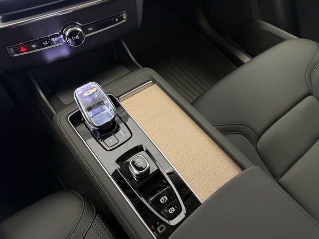 2026 Volvo XC90 Plus - Photo 24