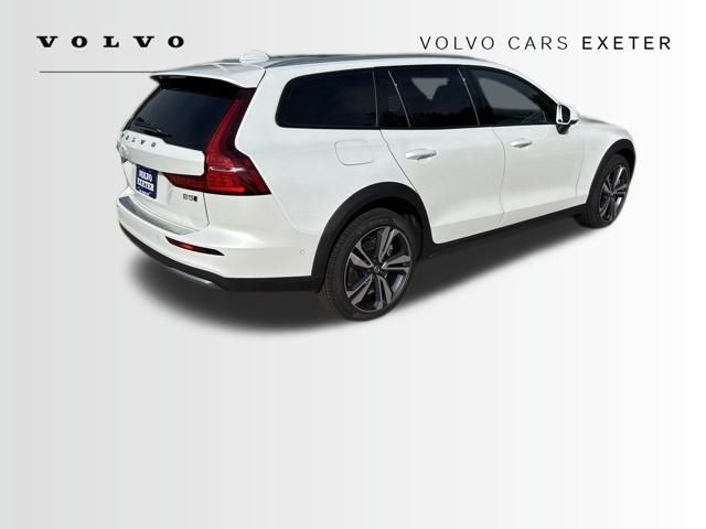 2026 Volvo V60 Cross Country B5 Plus photo 4