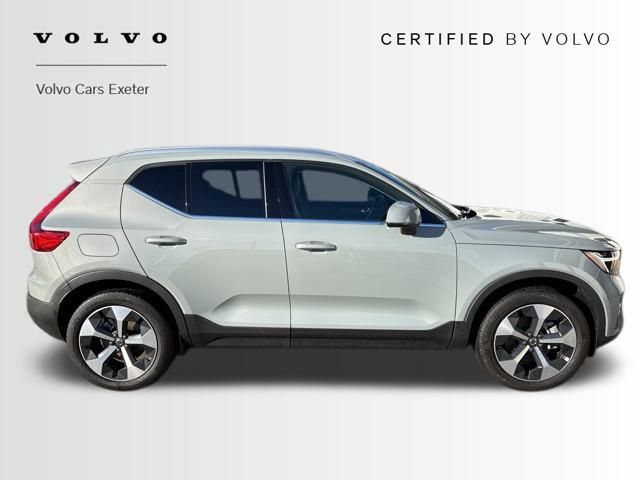 2025 Volvo XC40 Core photo 4
