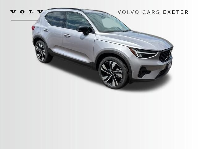2026 Volvo XC40 B5 Plus Dark Theme AWD SUV