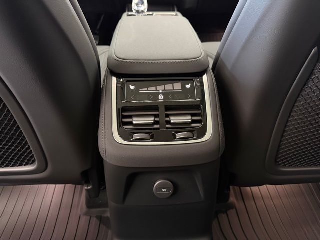 2026 Volvo XC90 Plus - Photo 31