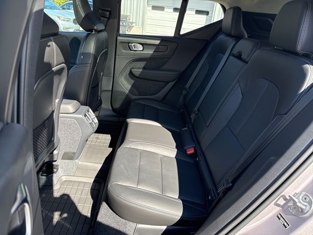 2026 Volvo XC40 Plus - Photo 11