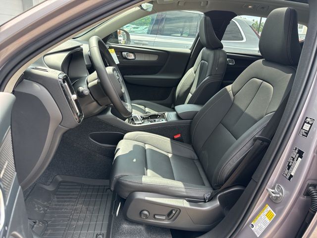2026 Volvo XC40 Plus - Photo 11