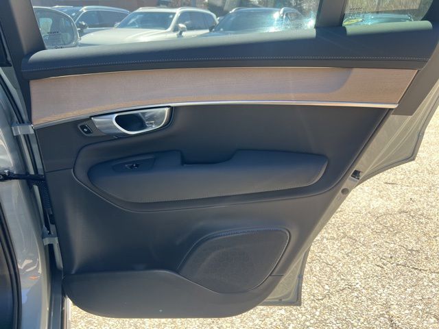 2026 Volvo XC90 Plus - Photo 16