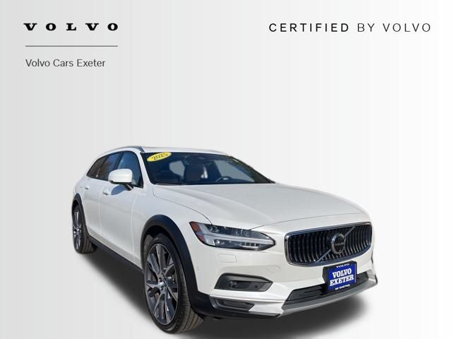 2025 Volvo V90 Cross Country B6 Ultra AWD's photo