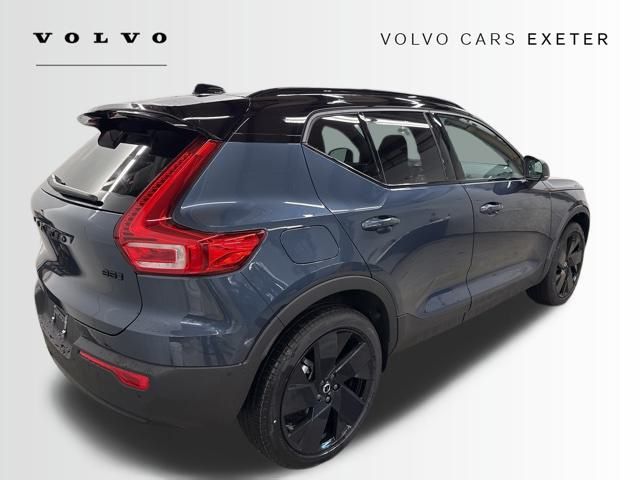 2026 Volvo XC40 photo 4