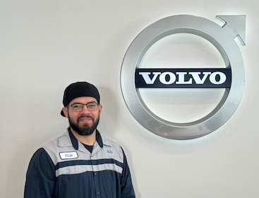 Staff member Elias Cortes from ID_ea8a83ec8980
