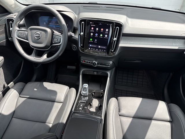 2026 Volvo XC40 Plus - Photo 6