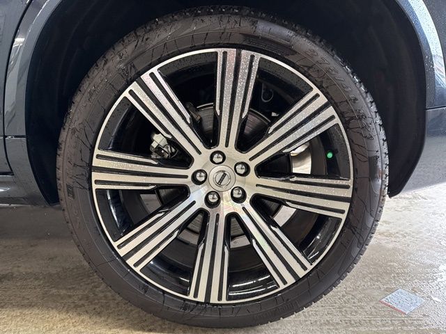 2025 Volvo XC90 photo 4