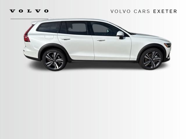 2026 Volvo V60 Cross Country B5 Plus photo 3