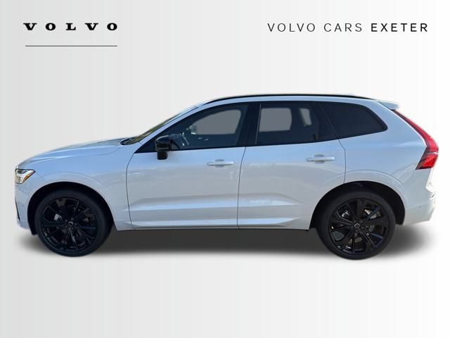 2026 Volvo XC60 B5 Black Edition photo 3