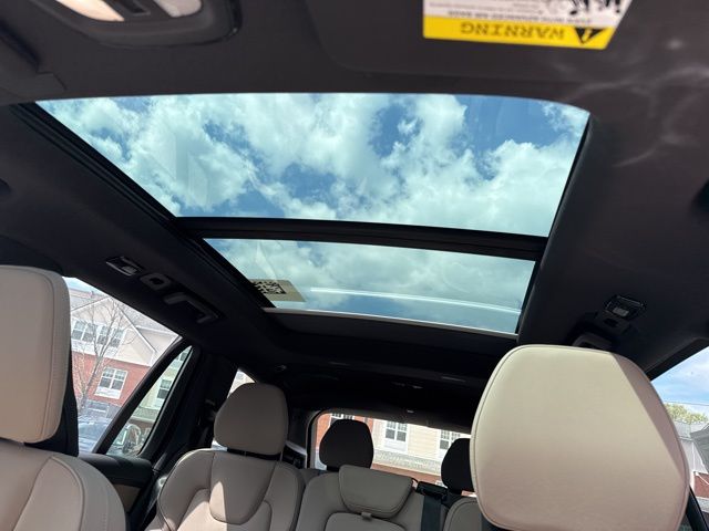 2026 Volvo XC90 Plus - Photo 13