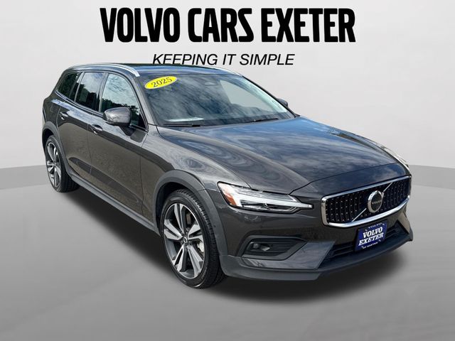 2025 Volvo V60 Cross Country