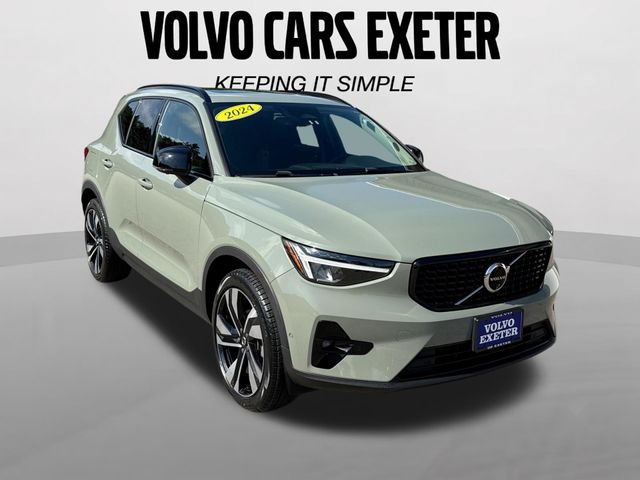 2024 Volvo XC40 B5 Plus Dark Theme AWD