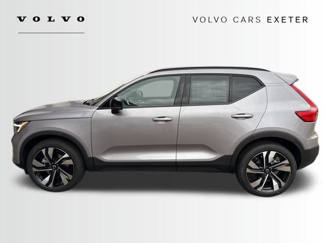 2026 Volvo XC40 Plus photo 2