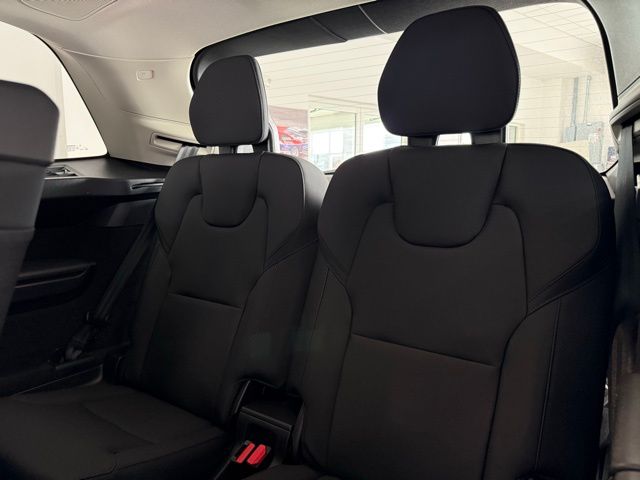 2026 Volvo XC90 Plus - Photo 33