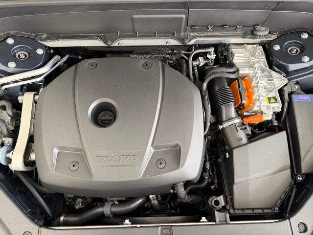2026 Volvo XC90 Plus - Photo 14