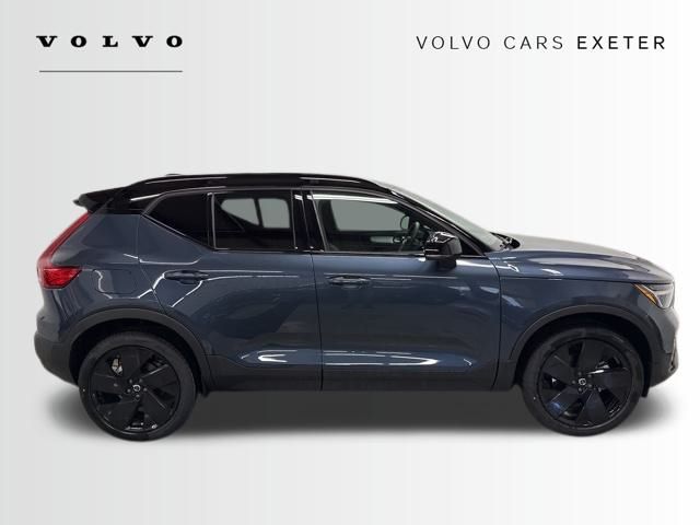 2026 Volvo XC40 photo 3
